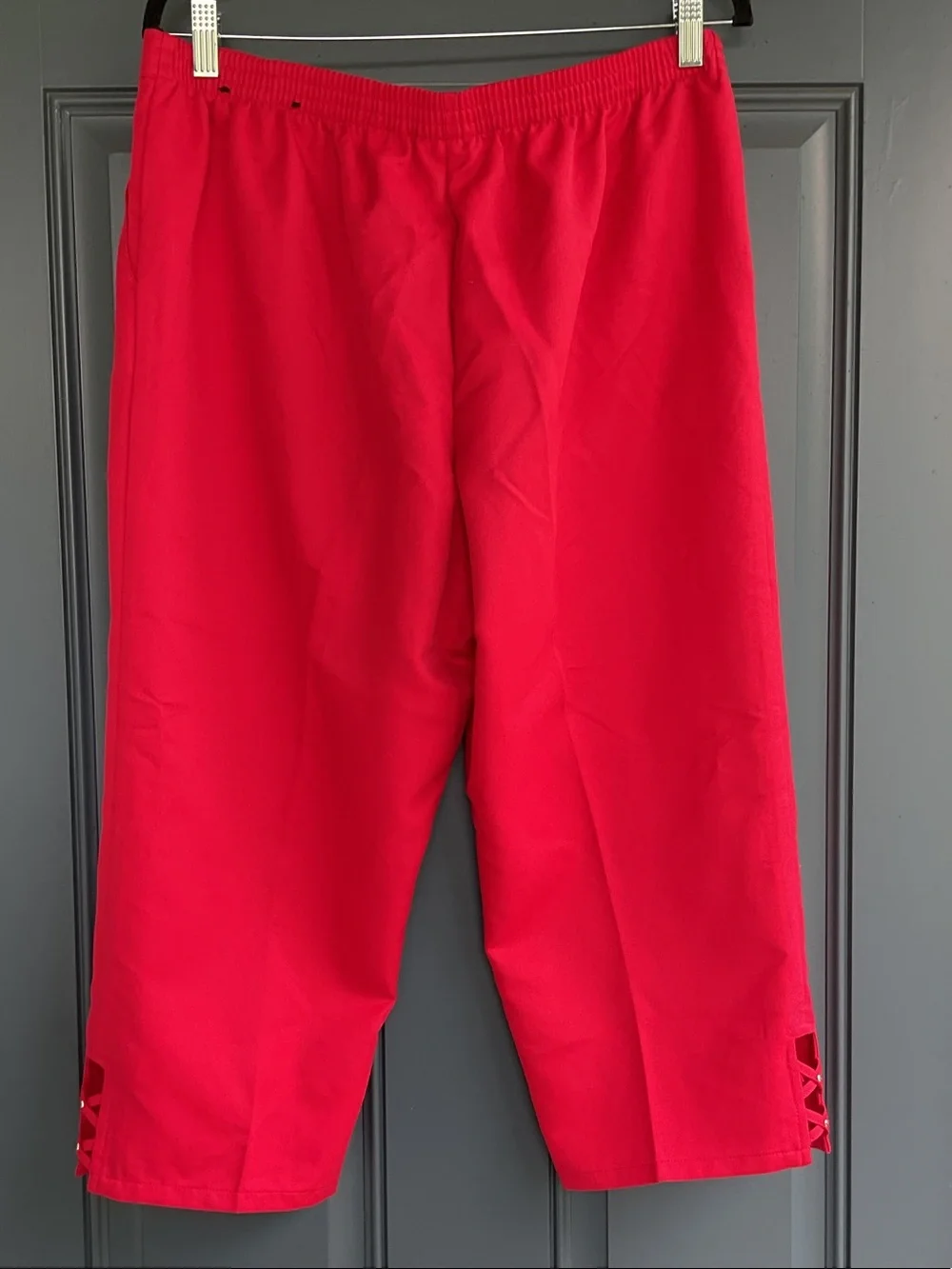 Alfred Dunner Bright Red Capri Pants, Size 12